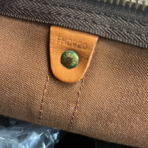 Louis Vuitton Keepall 60 Bandouliere Duffel Bag - Picture 13 of 16